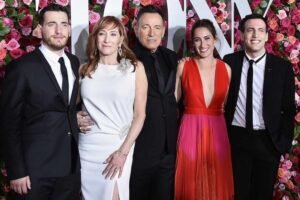 Bruce Springsteen, his wife and children in one photo